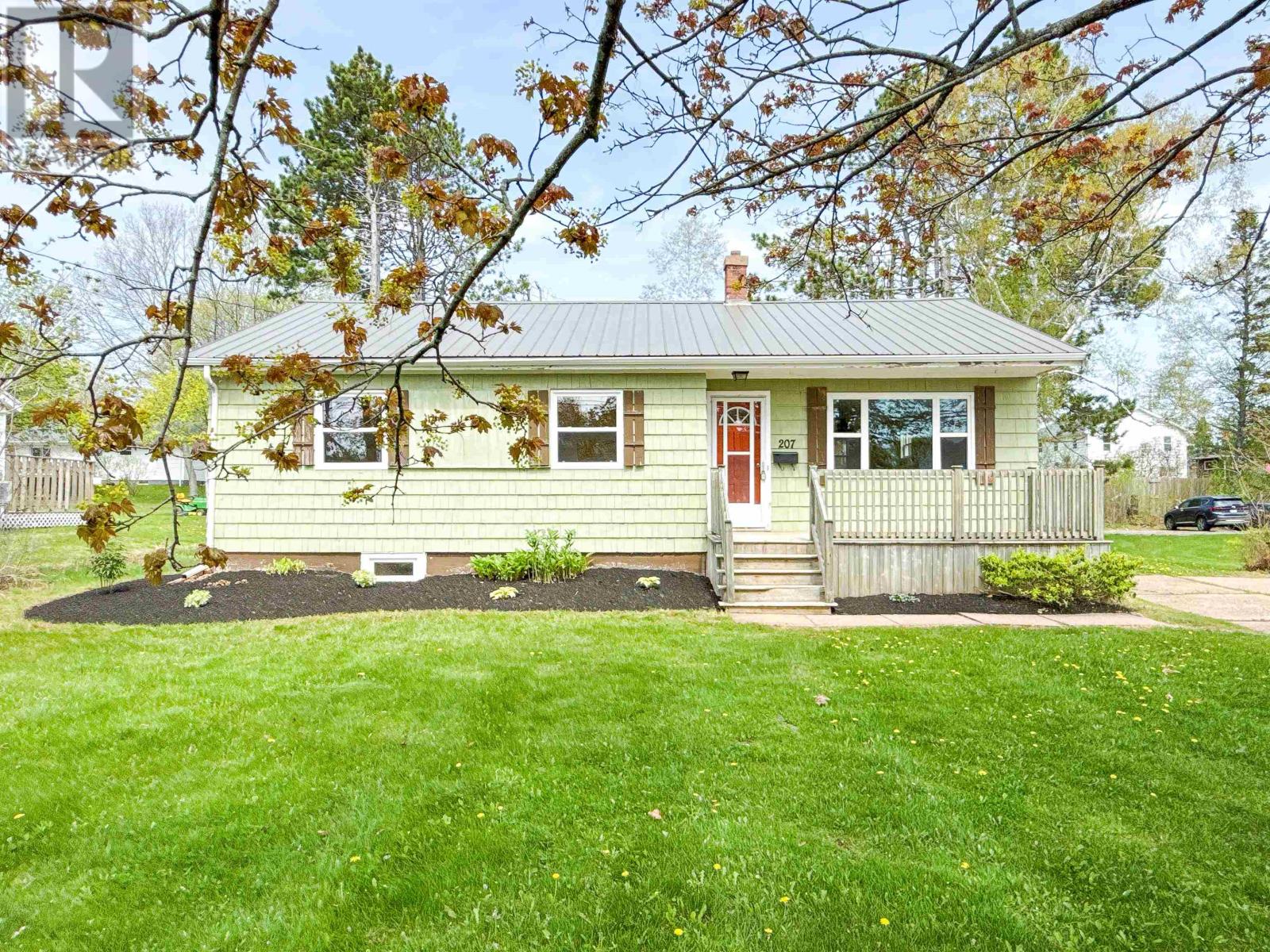 207 Belvedere Avenue, Charlottetown, Prince Edward Island  C1A 2Z2 - Photo 2 - 202625022
