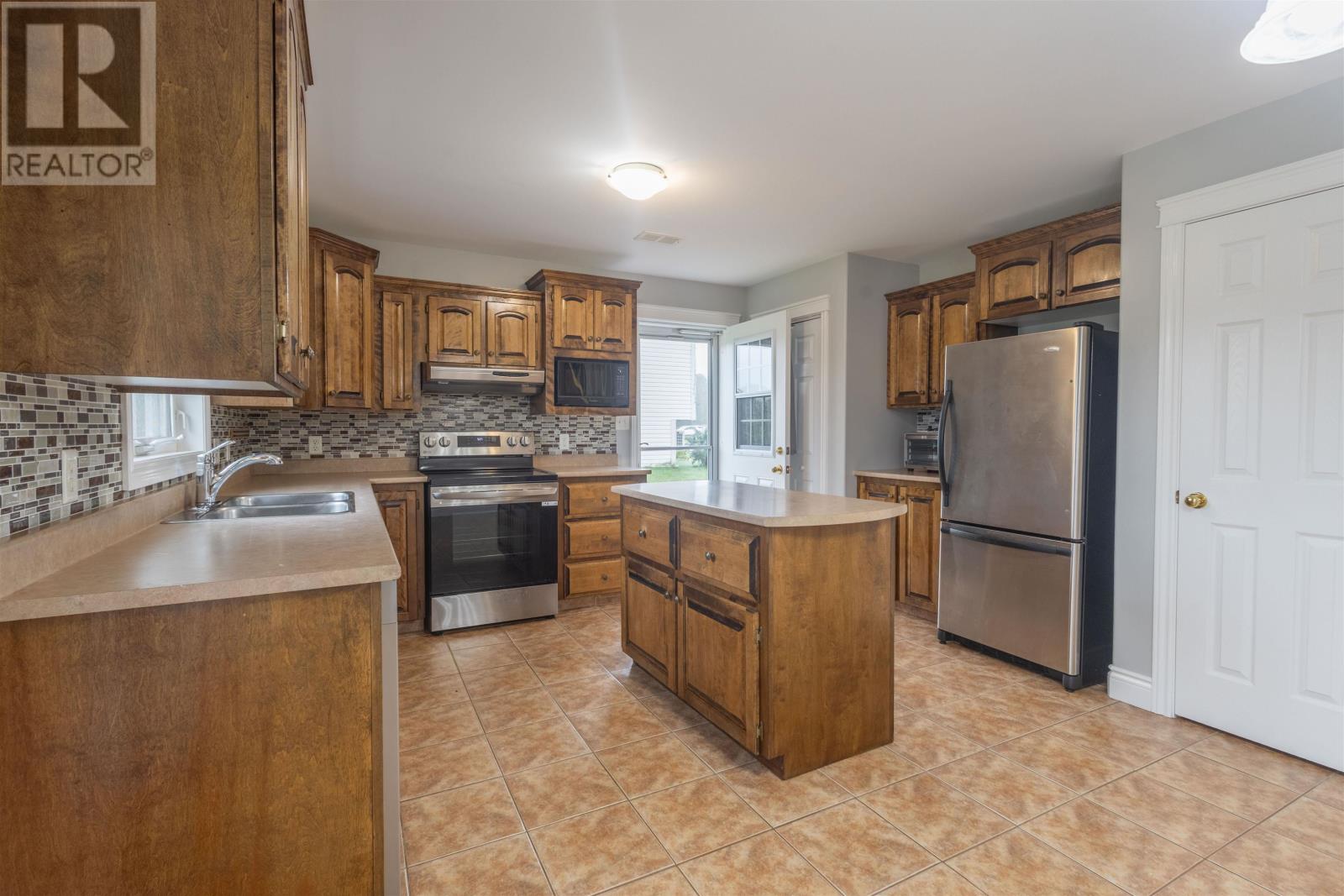 35 Barbour Circle, Charlottetown, Prince Edward Island  C1A 9S9 - Photo 12 - 202625135