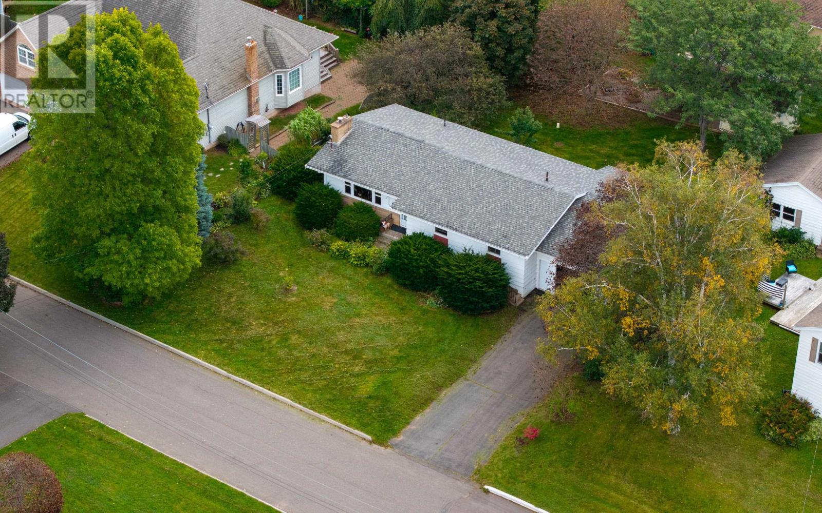 21 Smallwood Crescent, Charlottetown, Prince Edward Island  C1A 3J4 - Photo 1 - 202625145