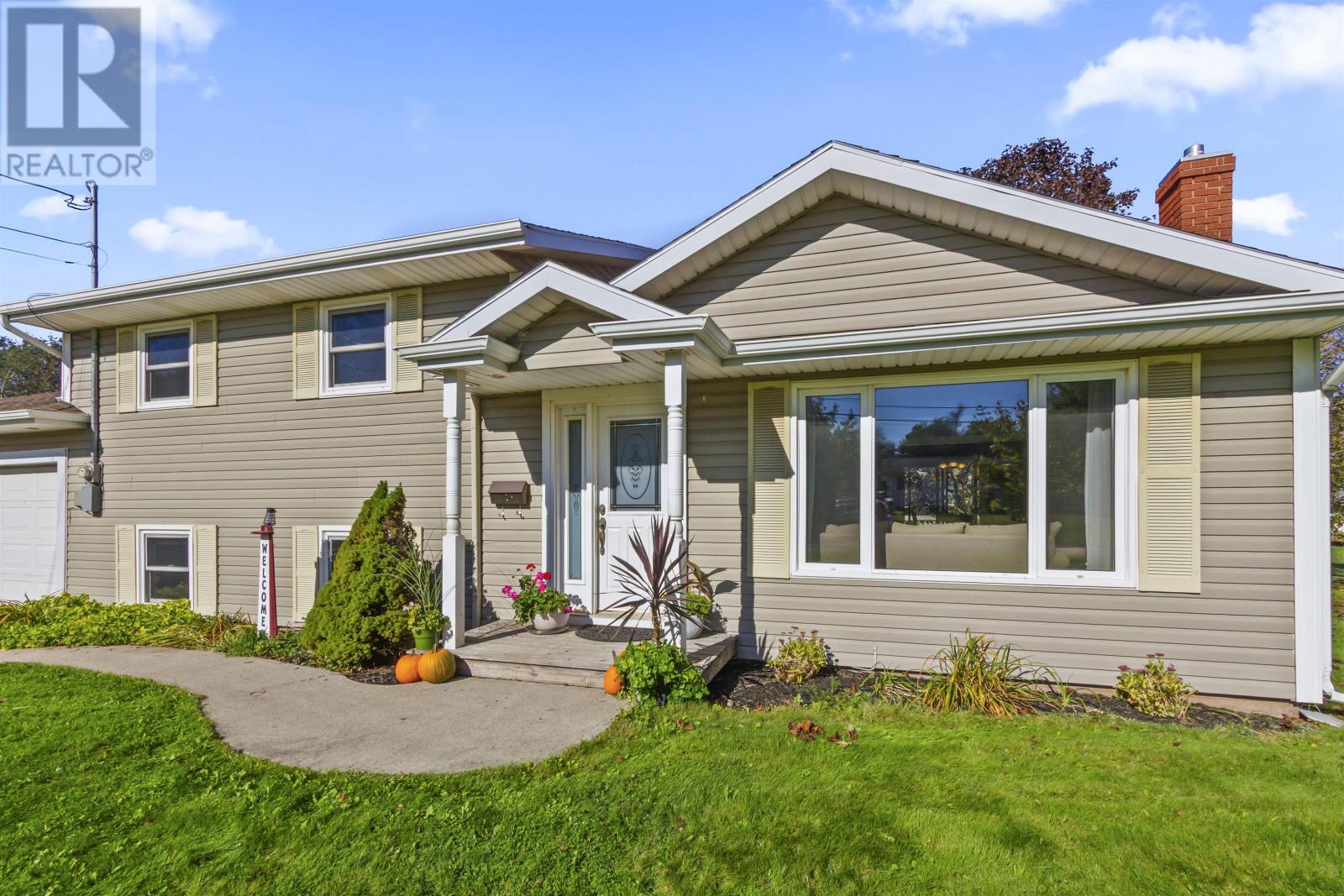 11 Holland Drive, Stratford, Prince Edward Island  C1B 1S9 - Photo 2 - 202625332