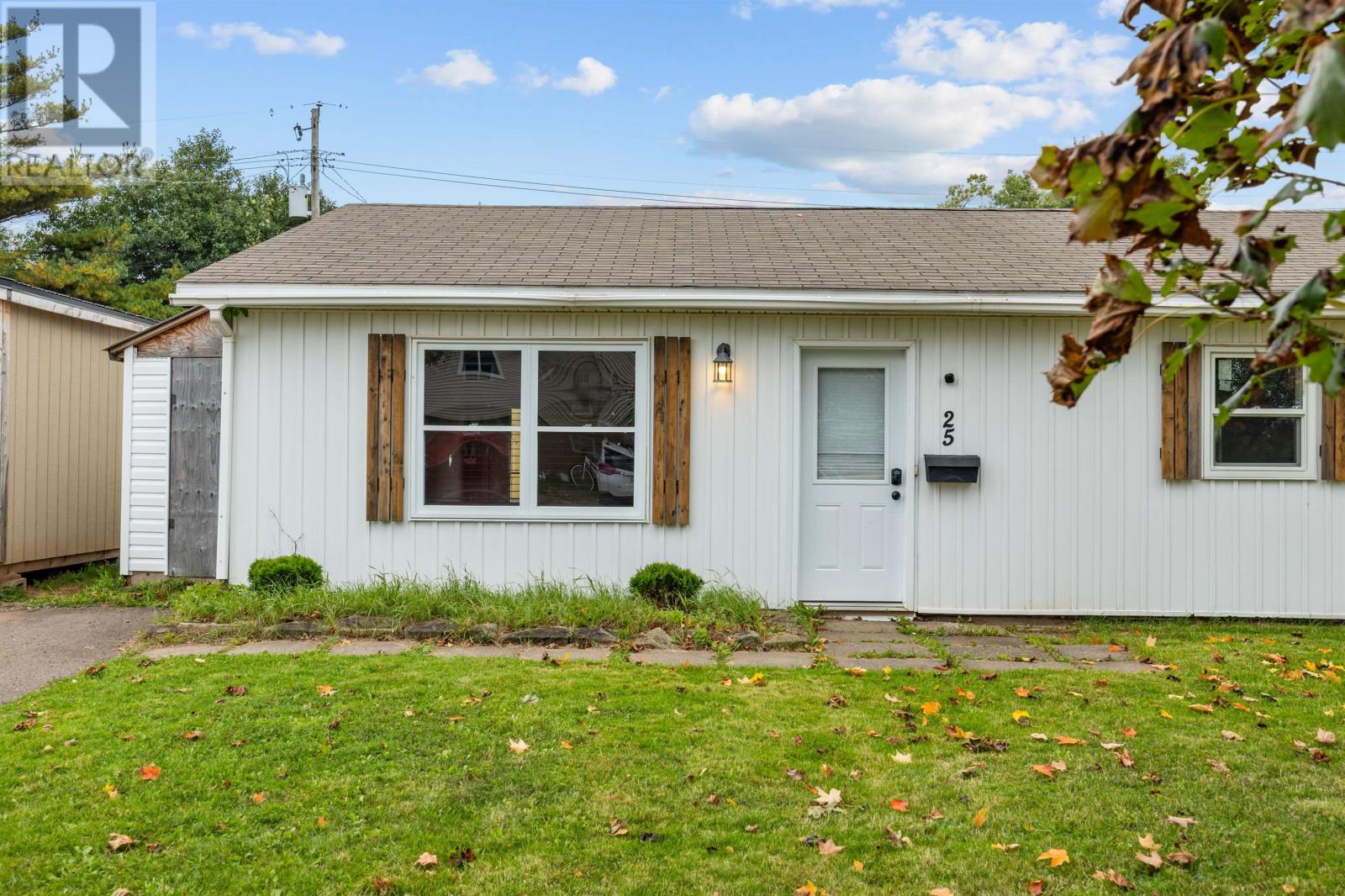 25 Andrews Court, Charlottetown, Prince Edward Island  C1C 1B2 - Photo 3 - 202625357