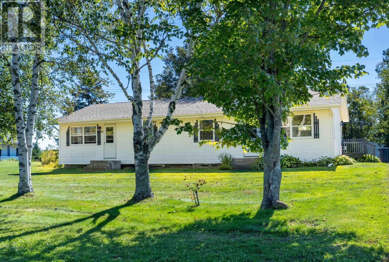 24-26 Thorndale Drive, Winsloe South, Prince Edward Island  C1E 1S9 - Photo 23 - 202625377