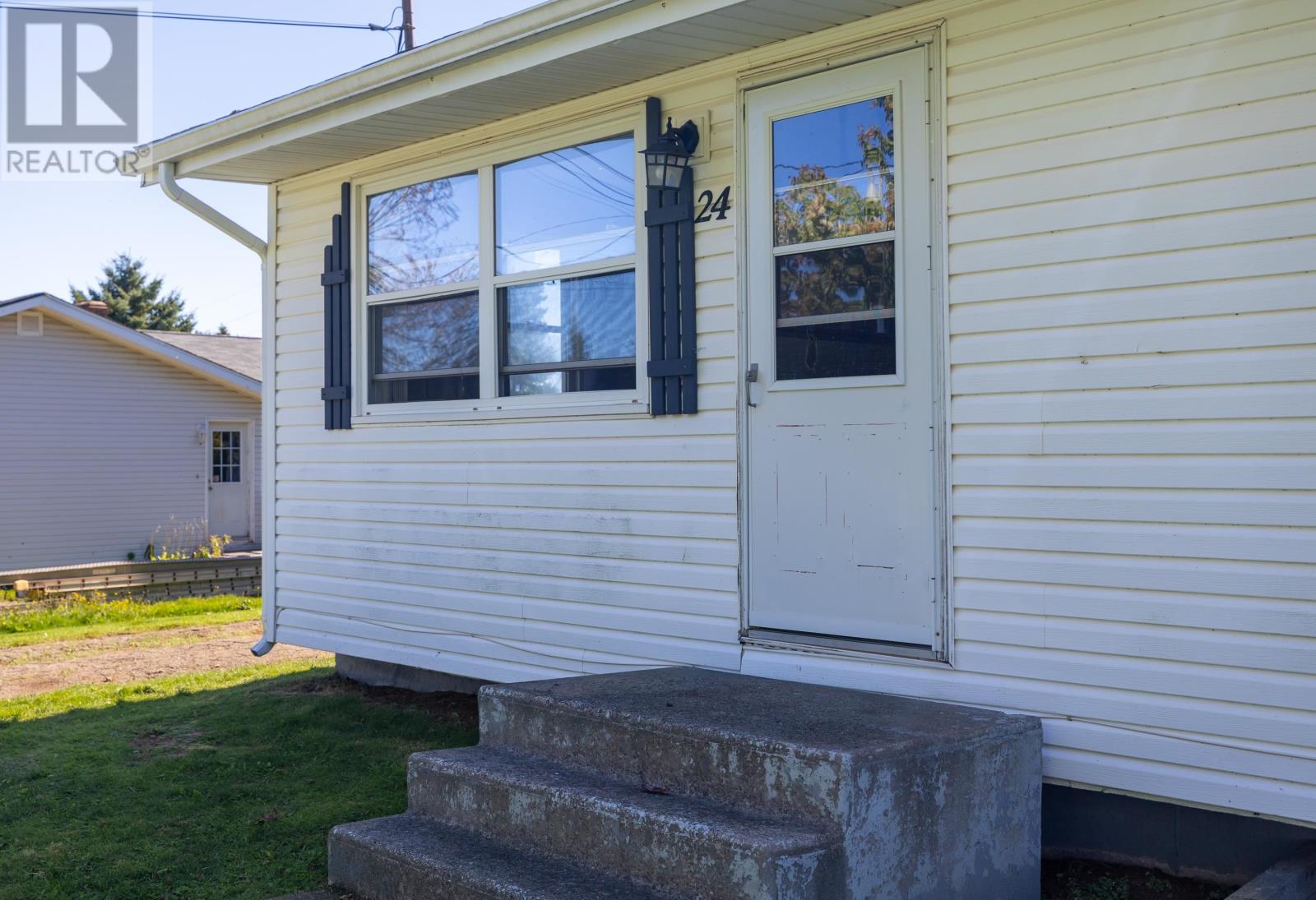 24-26 Thorndale Drive, Winsloe South, Prince Edward Island  C1E 1S9 - Photo 4 - 202625377