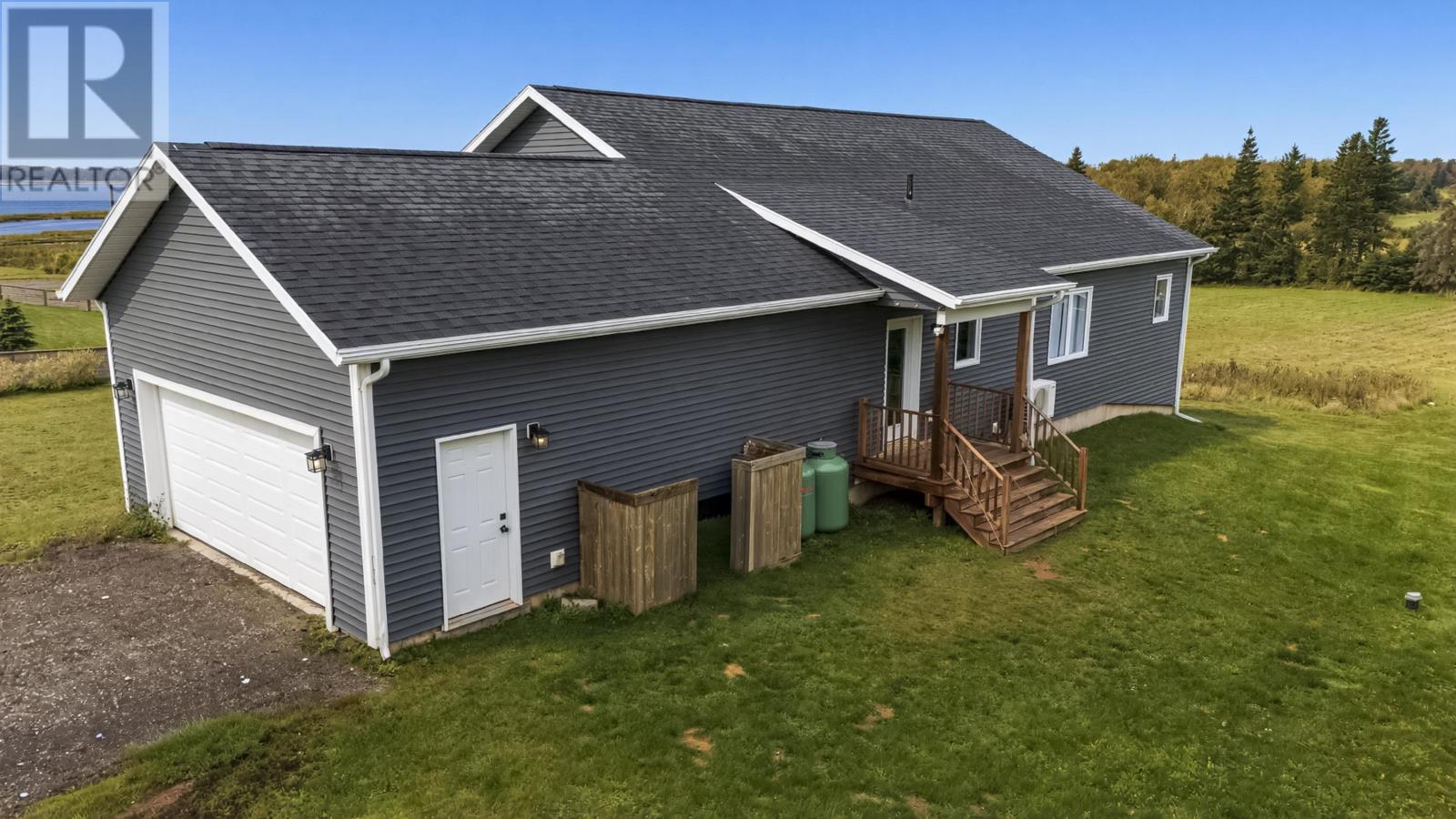 74 Pine Street, Brackley, Prince Edward Island  C1E 2W1 - Photo 6 - 202625626