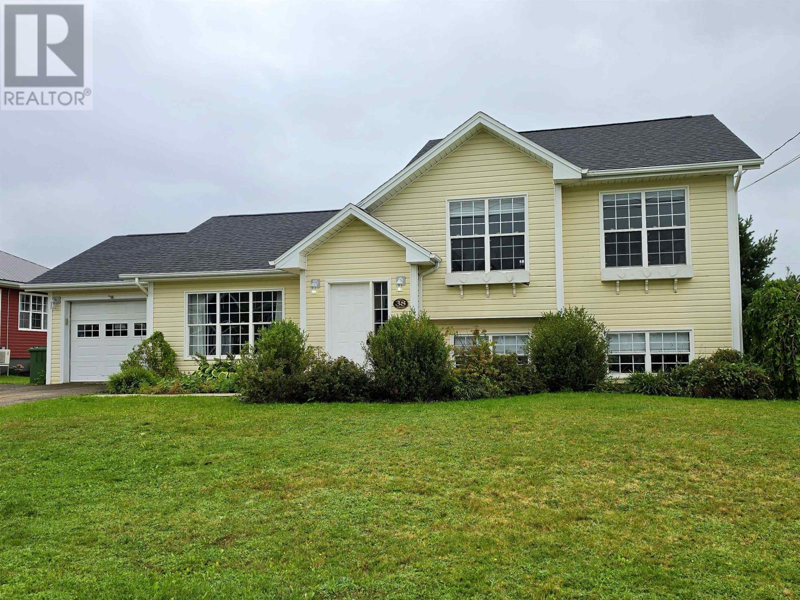 38 Sandlewood Street, West Royalty, Prince Edward Island  C1E 0A6 - Photo 1 - 202625762