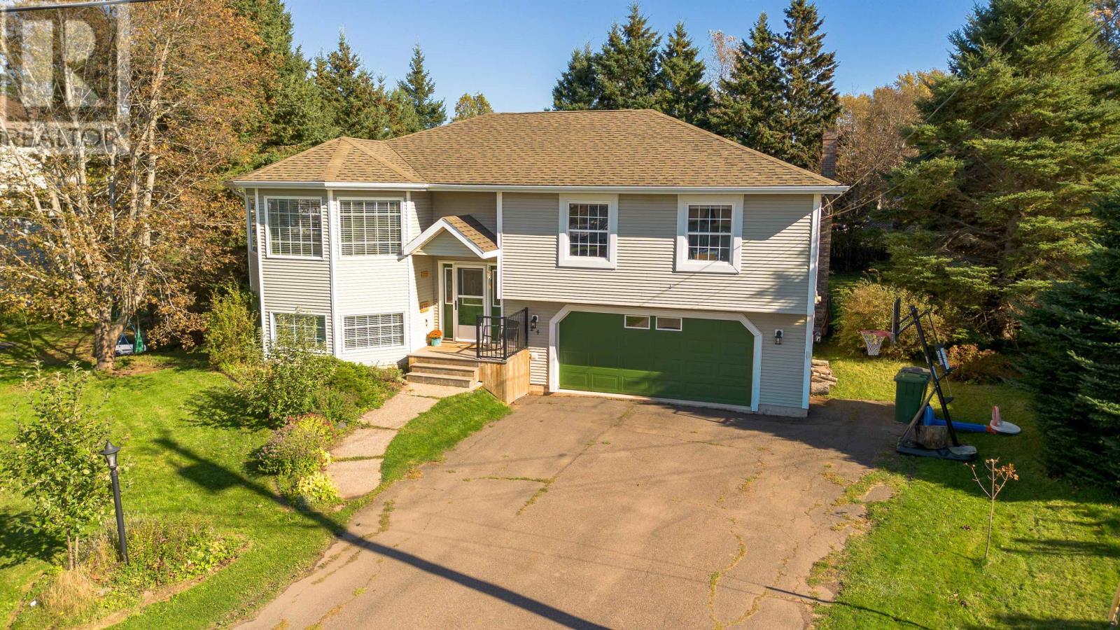 124 Greensview Drive, Stratford, Prince Edward Island  C1B 1N2 - Photo 2 - 202625784