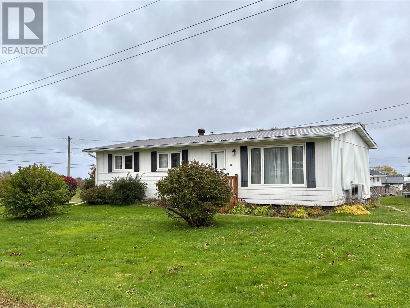10 LONGWORTH Street, Souris, Prince Edward Island