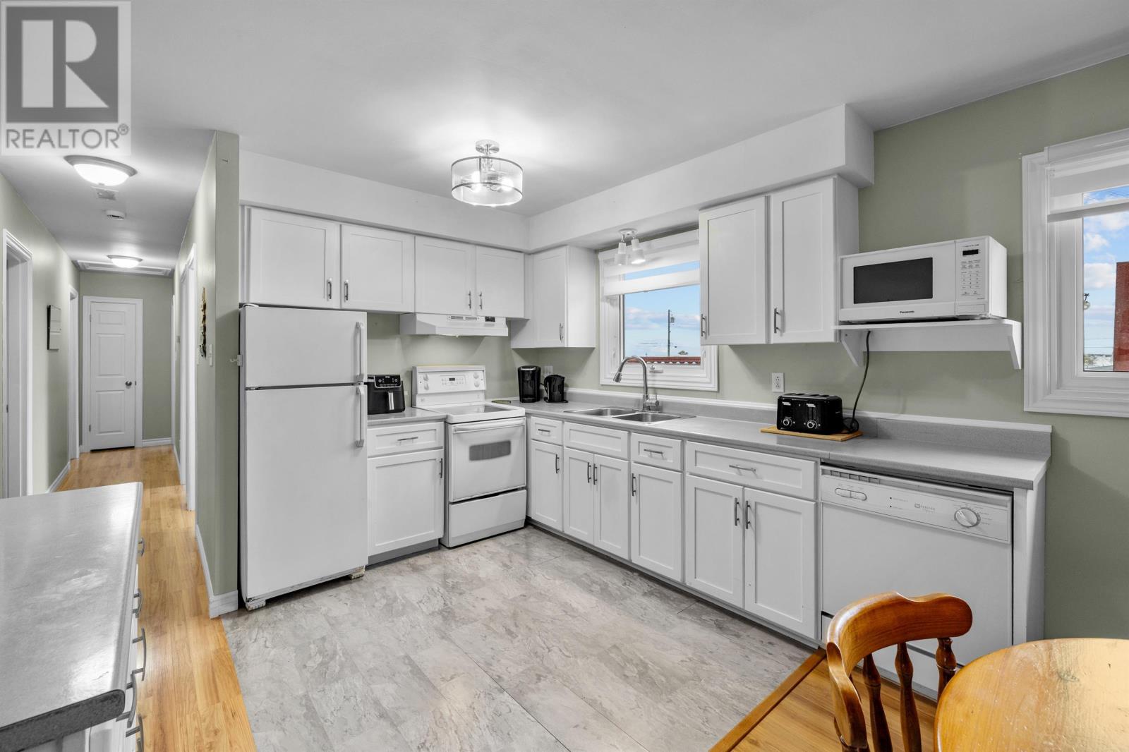 10 Longworth Street, Souris, Prince Edward Island  C0A 2B0 - Photo 2 - 202625892