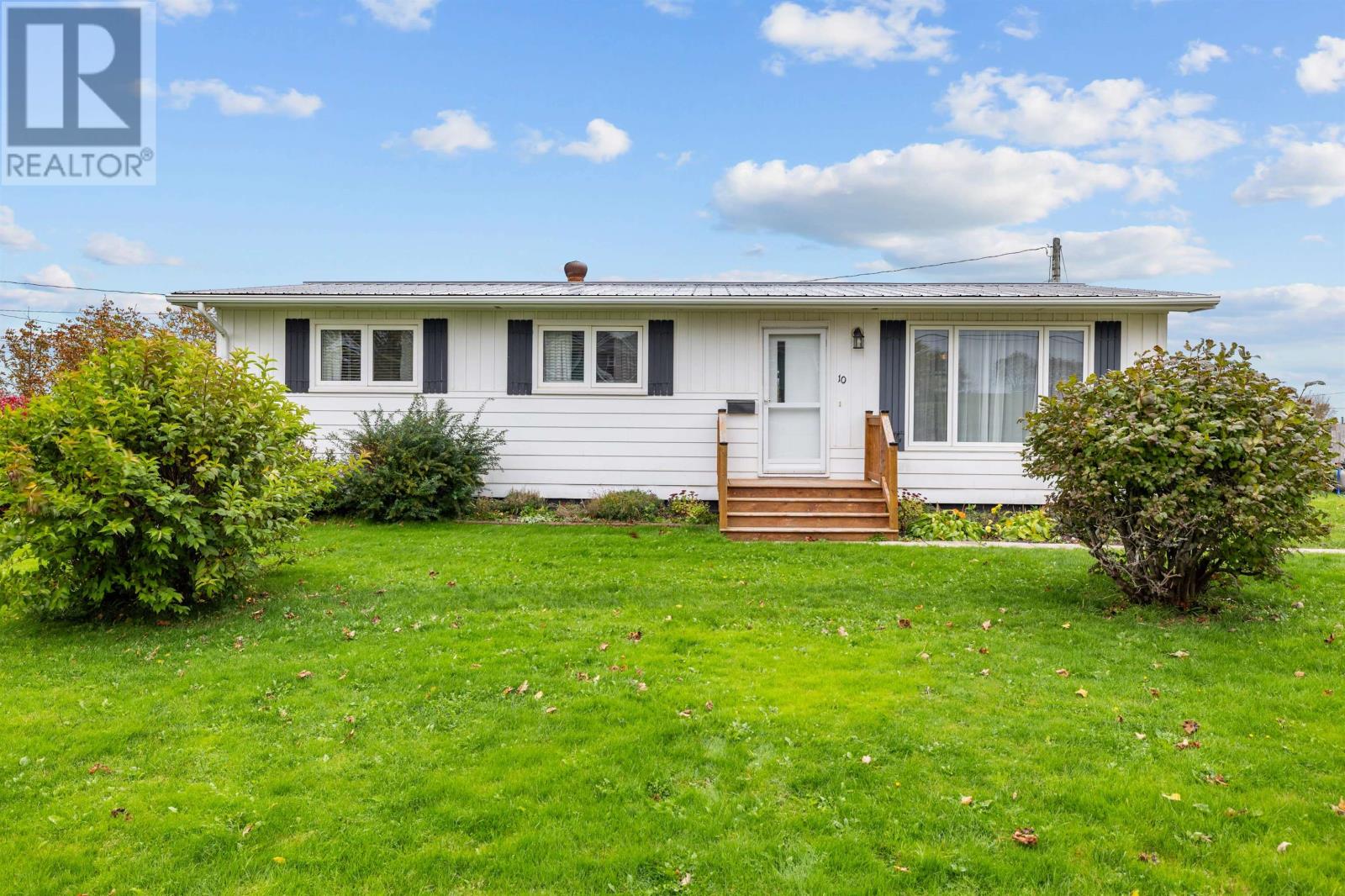 10 Longworth Street, Souris, Prince Edward Island  C0A 2B0 - Photo 35 - 202625892