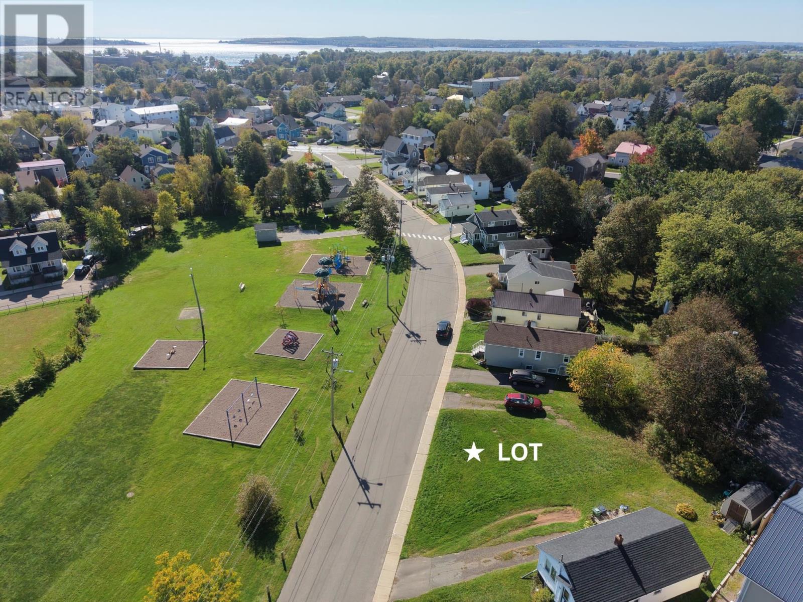 27 Desbrisay Street, Charlottetown, Prince Edward Island  C1A 4H3 - Photo 1 - 202625902