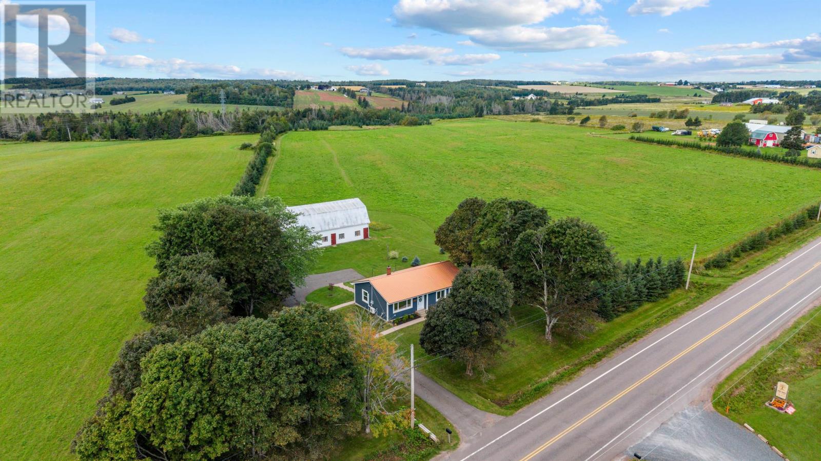 2095 North York River Rd, Warren Grove, Prince Edward Island  C0A 1H5 - Photo 1 - 202626258