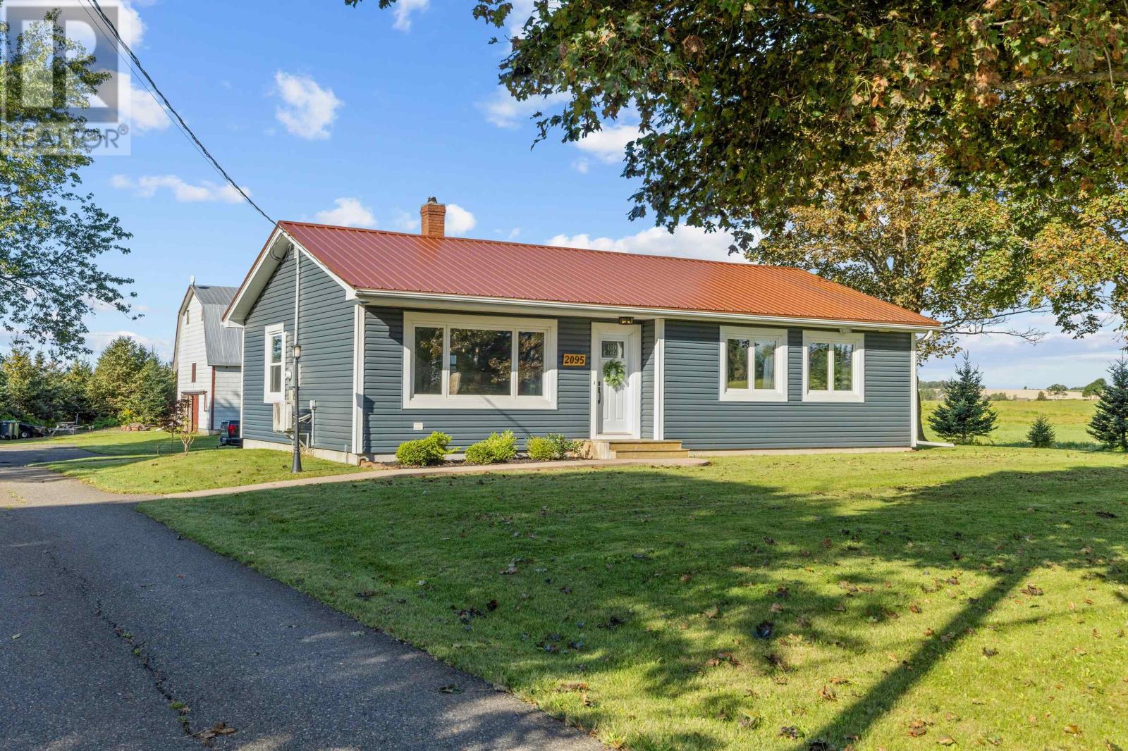 2095 North York River Rd, Warren Grove, Prince Edward Island  C0A 1H5 - Photo 2 - 202626258