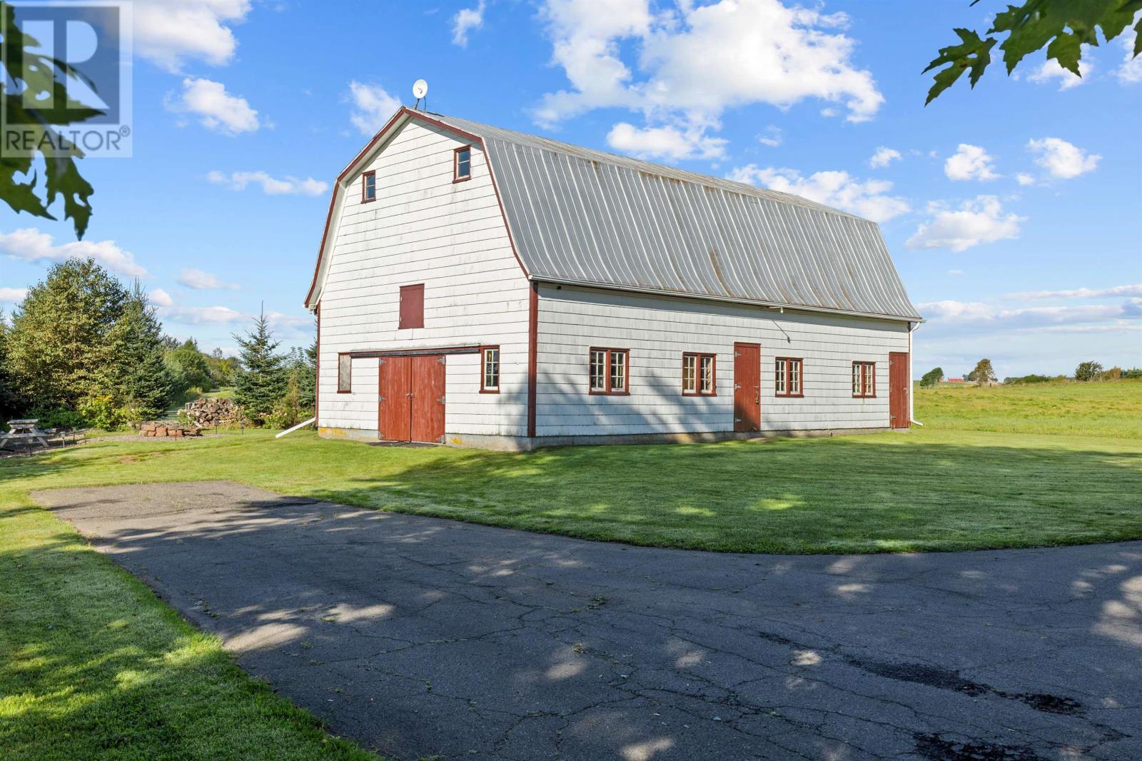 2095 North York River Rd, Warren Grove, Prince Edward Island  C0A 1H5 - Photo 9 - 202626258