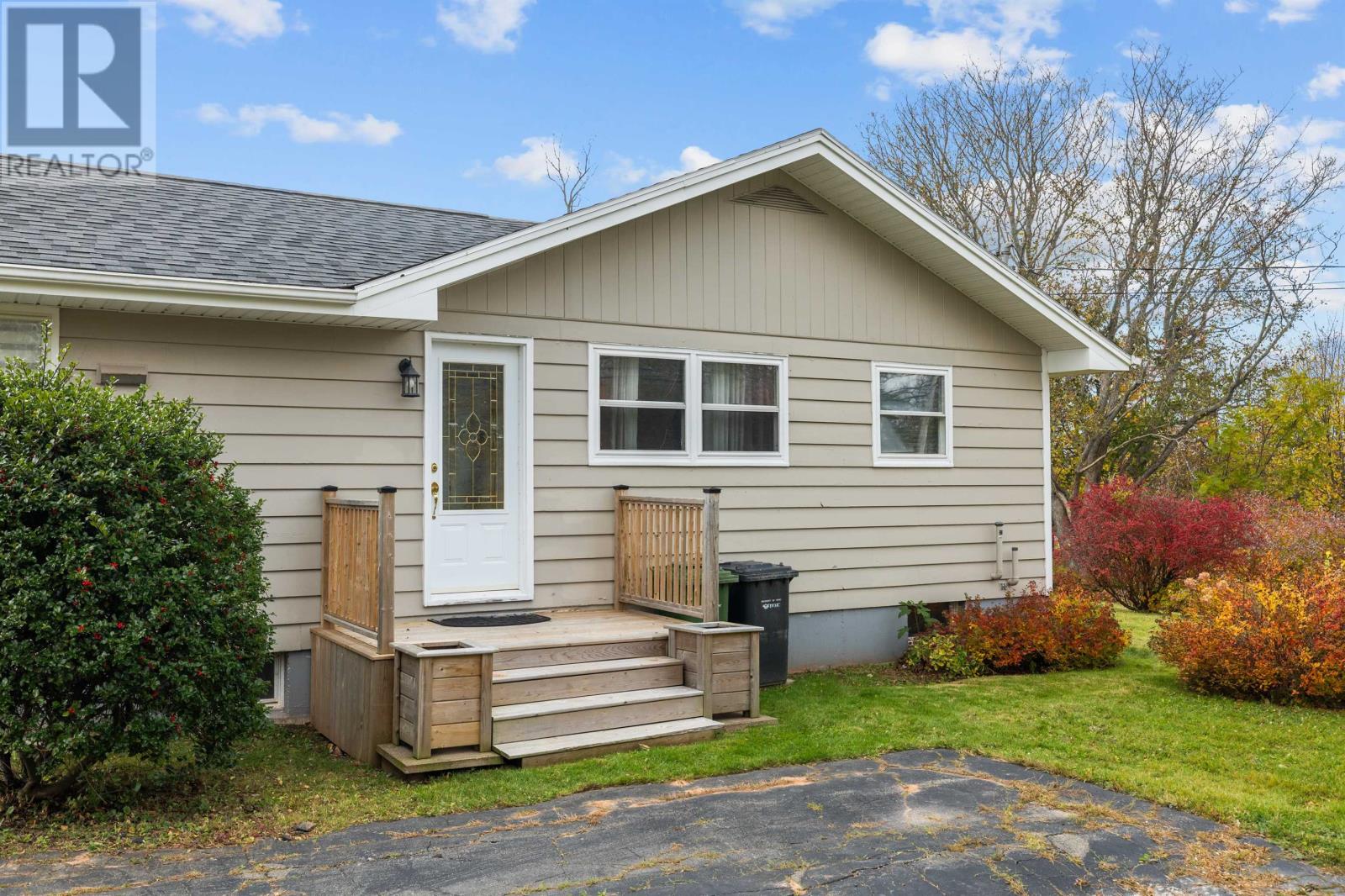 48 Keppoch Road, Stratford, Prince Edward Island  C1B 2J1 - Photo 2 - 202627041